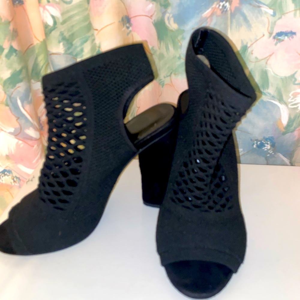 Heels - Picture 2 of 5